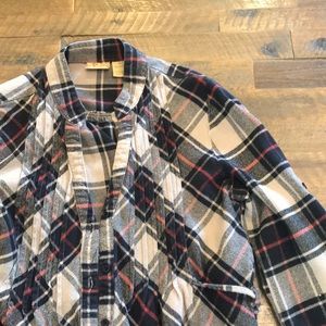 Plaid patterned tunic style button down.
